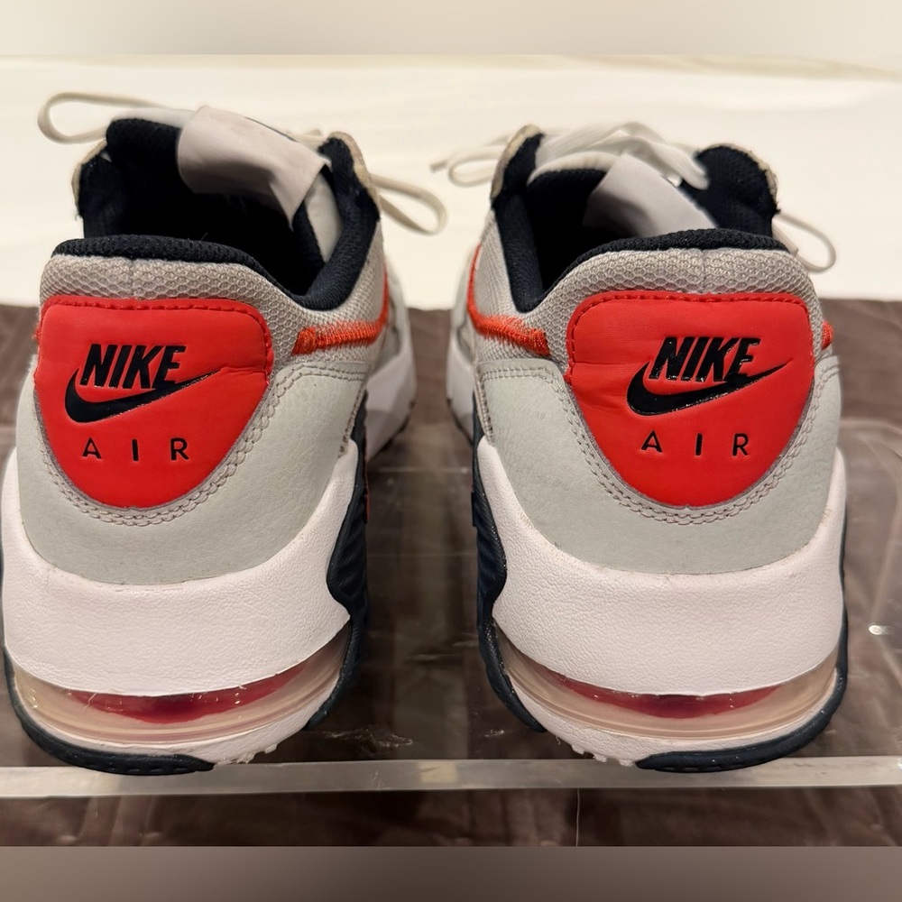 Men’s Nike Air Max sz 9. Cream with Red Accents - Picture 4 of 7